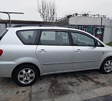 Продам Тойоту авенсис версо 2003 года выпуска