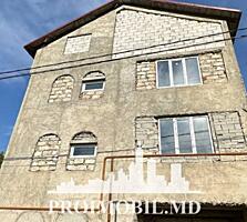 Vă propunem spre vânzare această casă în 3 nivele, amplasat în ...