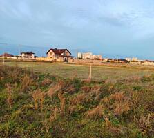 В продаже участок правильной формы не угловой в с. Молодежное. По ...