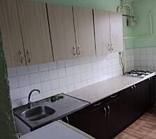 Straseni! Vind apartament cu 3 camere separate. Incalzire autonoma.