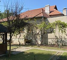 Трехэтажный дом в районе Мечникова