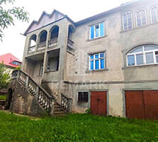 Se vinde  casă în 3 nivele, în or. Codru, la 5 min distanță de sect. .