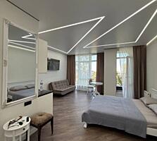 Современная студия площадью 32 м² с дизайнерским ремонтом. Основное ..