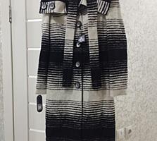 Стильное тёплое пальто с объёмным воротником