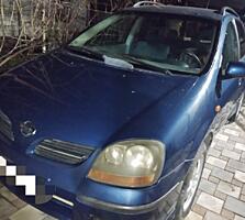 Nissan Almera Tino