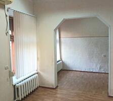 В продаже 3-х комнатная квартира . Под ремонт. Расположена в третьем .