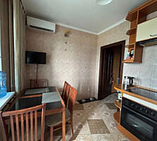 Продаётся двухкомнатная квартира. Днепровский район, улица Новаторов, 