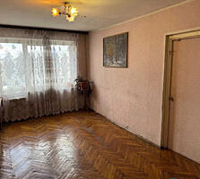 Продаётся трёхкомнатная квартира. Днепровский район, улица ...