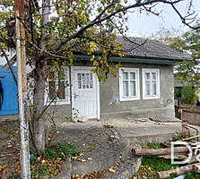 Casă spre demolare și teren de 12,53 ari, Costești.