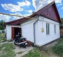 Продам дом в тихом месте на участке правильной формы