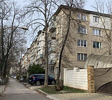 Продается 4 комнатная квартира на бульваре Дачия. 61 м2.