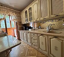 В продаже трёхкомнатная квартира в очень удобном районе: ТЦ СемьЯ. ...