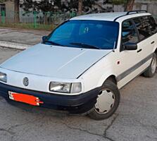 Продам пассат В-3 универсал 1.8 бензин