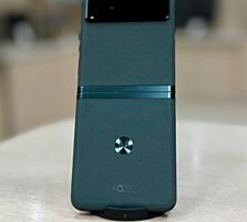Продам Motorola Razr 40S 8/256Gb Гарантия от магазина!