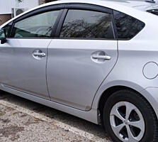 Тойота Приус-30...2012 года