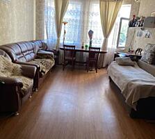 В продаже просторная трехкомнатная квартира в Приморском районе, ул. .