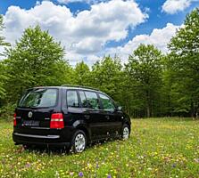 VW Touran. Мотор 2,0 бензин/газ, механика. Год выпуска 2007.