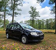 VW Touran. Мотор 2,0 бензин/газ, механика. Год выпуска 2007.