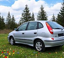 Nisan Almera Tino. Мотор 1,8 бензин, автомат. Год выпуска 2004.