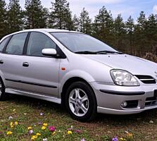 Nisan Almera Tino. Мотор 1,8 бензин, автомат. Год выпуска 2004.