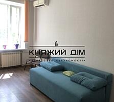 Продается 2-х комнатная квартира по ул. Зоологическая 4. 1/5 этажного 