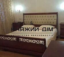 Продається простора 4-кімнатна квартира з видом на Київ у Дарницькому 