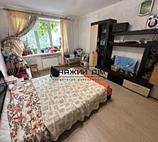 Продаж 1к.кв. на вул. Миколи Хвильового 1, 52 кв.м, 1/10 пов. буд. ...