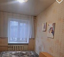 Предлагается к продаже просторная комната в Приморском районе города .