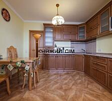 Продається простора 3-кімнатна квартира у Деснянському районі міста ..