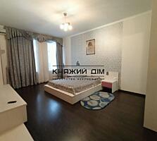 Продаж 2-кімнатної роздільної квартири в царському будинку біля метро 