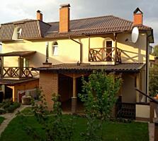 Доходное домовладение.Включает 4 таунхауса, квартиру, гаражи на 6 ...