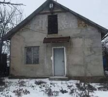 В продаже 1-этажный небольшой дом, площадью 30 метров, расположенный .