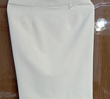 Fusta dama de la " K itte " Made in ITALY Pret: 480 Lei.