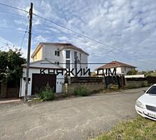 Продается 3-х этажный дом на Осокорках в 5 минутах ходьбы от Днепра. .