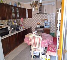 Предлагается к продаже просторная и очень светлая двухкомнатная ...