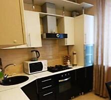 Продам 2-ком. сталинку с ремонтом в центре города на ул. Ришельевской.