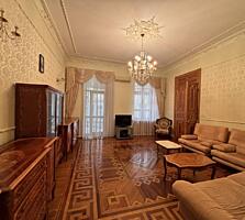 Предлагается к продаже двухуровневая квартира на пл. Екатериненская. .