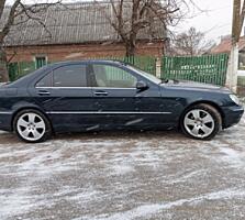 Мерседес 220 в отличном состоянии..