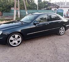 Мерседес 220 в отличном состоянии..