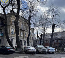 Продам 2 комнатную квартиру в центре города на Садовой.