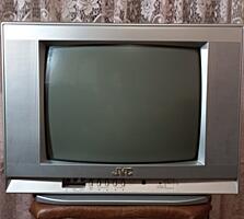 Продаю - цв. телевизор JVC в отличном рабочем состоянии, и тв приставку