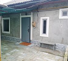 Продается часть дома в центре с отдельным входом и небольшим участком.