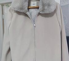 Пальто-плащ утепленное, куртка, брюки и другое