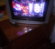 Продам телевизор LG в хорошем состоянии. Цена 200 руб. Тел.