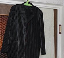Мужской чёрный в полоску костюм, 48-50