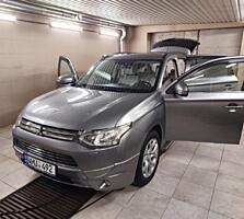 Mitsubishi Outlander 2014гPlug-in Hybrid.