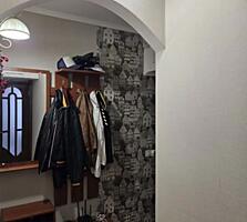 Продам квартиру 30.4 кв. м., 2/5, ул. Героев Крут/Ивана и Юрия Лип.