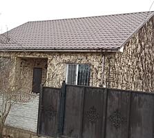 Se vinde în suburbie casă nouă finisată și dată în exploatare