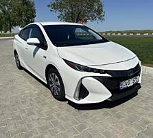Продам белоснежный Toyota Prius Prime phev, 2020г, 25000км,