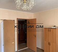 Продаж 4-кімнатної квартири по вул. Драгоманова, 20. Цегляний будинок 